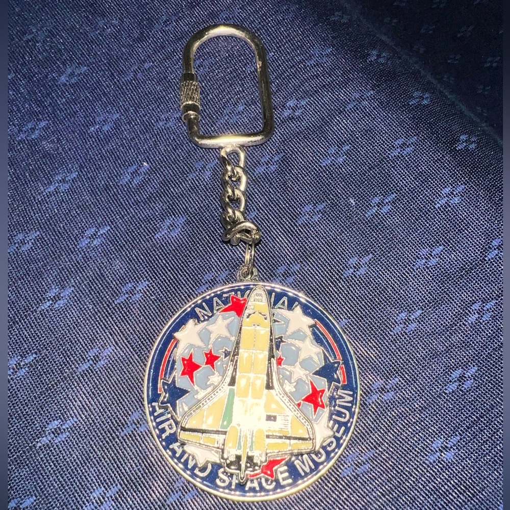 National Space And Air Museum Keychain Space Shuttle Discovery Retired 2011